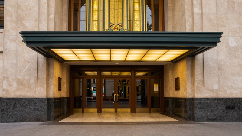 Entrada de metro, Art Deco, colores vibrantes