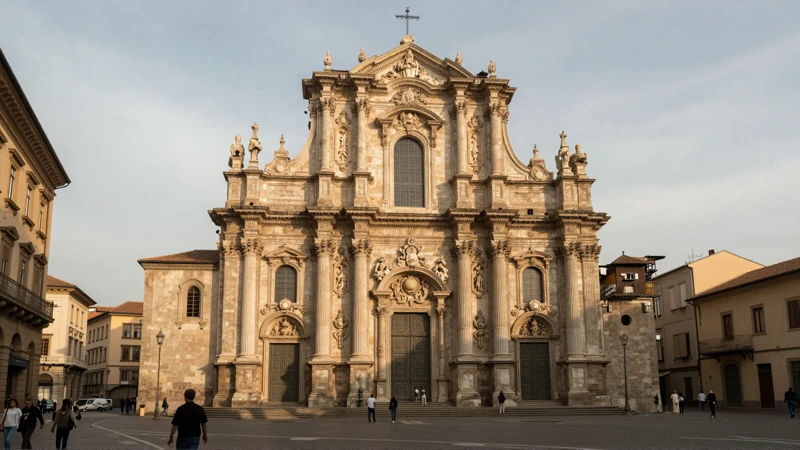 Fachada barroca bajo luz cálida y amplia